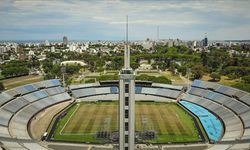 İlk FIFA Dünya Kupası Uruguay'daki Estadio Centenario'da düzenlendi
