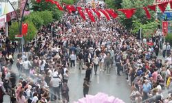 Isparta'da Uluslararası Gül Festivali coşkusu: Binlerce kişi kortejde buluştu