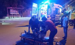 Kozan'da devrilen motosikletteki 2 kişi yaralandı