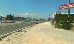 Antakya'da Vicdanları Sızlatan Yol Sorunu: Engelli Vatandaşları Esnaf Taşıyor!