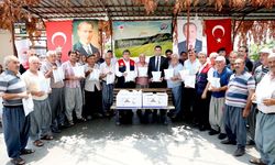 Akdeniz ilçesinde çiftçilere zirai ilaç dağıtıldı