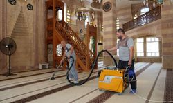 Akdeniz ilçesindeki ibadethanelerde temizlik çalışmaları sürüyor