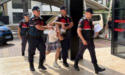 Alanya'da içerisinde çocuk bulunun otomobili çalan şüpheli tutuklandı