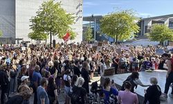 Almanya'da hükümetin hayata geçirmeyi planladığı sağlık reformu protesto edildi