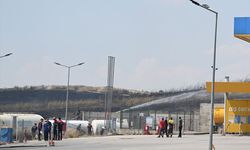 Ankara'da çıkan ot yangınına havadan ve karadan müdahale ediliyor
