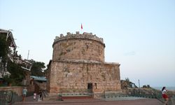 Antalya'da tarihi Hıdırlık Kulesi, arkeolojik kazı çalışmalarının tamamlanmasıyla ziyarete açıldı