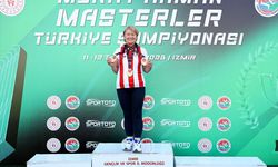 Antalyasporlu master atlet Çiçek Solon Şensoy, Türkiye Şampiyonası'nda 3 altın madalya kazandı