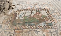 Aspendos'un nehir tanrısı 'Genç Eurymedon' tasviri turistlerin gözdesi oldu