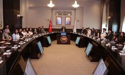 Hatay Valisi Mustafa Masatlı'dan LGS ve YKS'de başarı gösteren öğrencilere plaket