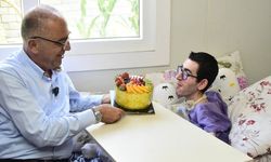 Hatay'da kas hastası Ali Bağdadi için doğum günü pastası kesildi