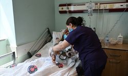 İşitme engelli kadın, kadavradan yapılan böbrek nakliyle diyalizden kurtuldu