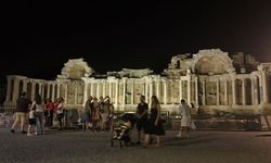 Kültürel mirasın doğal güzelliklerle buluştuğu Side Antik Kenti ziyaretçilerine eşsiz deneyim sunuyor