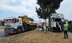 Mersin'de 2 tırın çarpışması sonucu 1 kişi yaşamını yitirdi