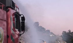 Mersin'de seyir halindeyken alev alan otomobilde hasar oluştu