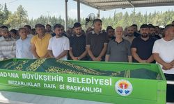 Mersin'de trafik kazasında ölen anne ve oğlunun cenazeleri Adana'da defnedildi