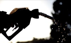 Petrol fiyatlarındaki yükseliş enerji şirketlerine kazandırırken siyasi faturası Beyaz Saray'a kesiliyor