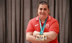 Sakatlıktan döndü, Avrupa Şampiyonası'nda 4 dünya rekoru kırıp 2 altın madalya kazandı