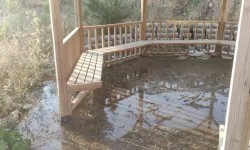 Antakya'da Çocuk Parkı Lağım İçinde: 3 m. Açık Kanal İse Tehlike Saçıyor!