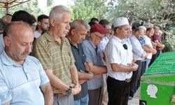 Adana'da denizde boğulma tehlikesi geçiren genç hastanede hayatını kaybetti