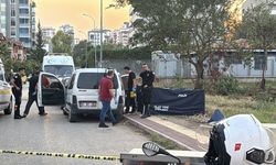 Adana'da silahla öldürülen baba ve oğlunun cenazeleri defnedildi