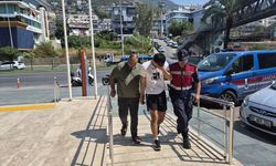 Alanya'da uyuşturucu operasyonunda yakalanan 2 zanlı tutuklandı