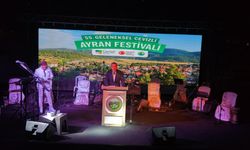 Antalya'da düzenlenen 55. Ayran Festivali'nde, Safiye Soyman ve Faik Öztürk sahne aldı