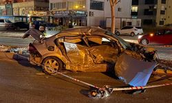 Antalya'da iki otomobil çarpıştı, 2 kişi öldü, 3 kişi yaralandı