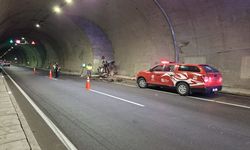Antalya'da tünelde duvara çarpan hafif ticari araçtaki çift hayatını kaybetti