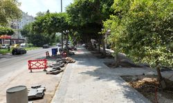 Antalya'nın üç önemli bulvarında kaldırım ve peyzaj çalışmaları sürüyor