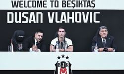 Beşiktaş Kulübü, Sırp golcü Dusan Vlahovic için imza töreni düzenledi