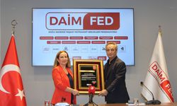 DAİMFED'in 'Üstün Hizmet Şeref Belgesi' uygulamasının ilk sahibi Nesrin Vursavuş oldu