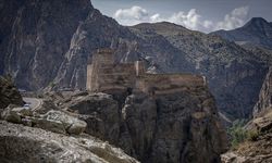 Doğa tutkunlarının ilgi gösterdiği sarp kayalıklardaki kaleye ulaşım artık daha kolay