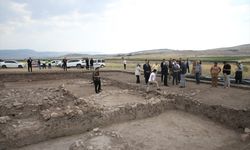 Kahramanmaraş Valisi Ünlüer ve Başkan Görgel, Domuztepe Höyüğü'ndeki kazı çalışmalarını inceledi
