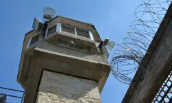 Cezaevinde Alarm Veren İddialar: Mahkûmlar Yerde Yatıyor, Haftalardır Su Akmıyor!