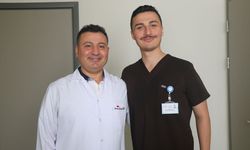 Örnek aldığı profesör babasının görev yaptığı hastanede asistan doktorluğa başladı