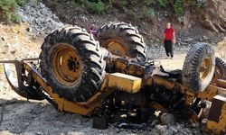 Osmaniye'de devrilen iş makinesinin operatörü yaralandı