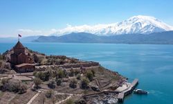 Van ile Bitlis sınırlarındaki alan 'Van Gölü Deveboynu Yarımadası Milli Parkı' ilan edildi