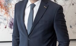 Yapay zeka destekli iş fikirleri geliştiren gençler FRWRD AI Akademisi'nde buluştu