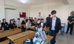 Adana'da trafik kazasında hayatını kaybeden öğrenci okulunda anıldı