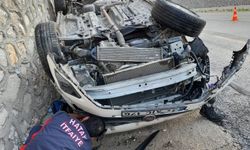 Antakya–Yayladağı yolunda kaza: Otomobil ters döndü