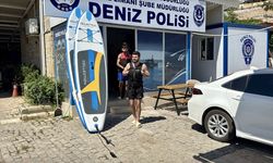 Antalya'da denizde mahsur kalan 2 kişiyi deniz polisi kurtardı
