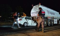 Antalya'da tıra çarpan otomobilin sürücüsü yaşamını yitirdi