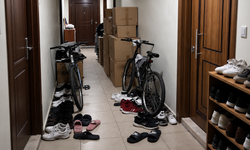 Apartmanlarda Kapı Önüne Eşya Bırakan Hataylılar Dikkat!