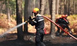 Fransa'nın güneyindeki 3 vilayet yangın riski nedeniyle kırmızı alarmda