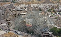 Kapadokya'da risk oluşturan peribacalarında restorasyon çalışmaları sürüyor