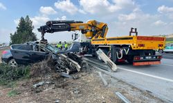 Mersin'de refüje çarpan otomobilin sürücüsü hayatını kaybetti