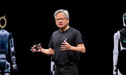 Nvidia CEO'su Huang, yapay zekayı olabildiğince 'hızlı' geliştirme çağrısı yaptı