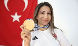 Şampiyon ablasının izinden giden Zehra, Akdeniz Oyunları'ndan altın madalyayla döndü