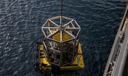 TCG Alemdar ve TCG Işın, Girne'de 550 metre derinlikte robotik dalış ve taramalarını sürdürüyor