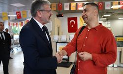 Adana'da PTT'den müşterisine 186. kuruluş yıl dönümü hediyesi